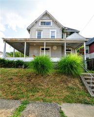 1060 Vance Ave, Coraopolis, PA 15108