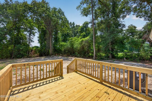 358 Mallard Roost Drive, Saint Helena, NC 28425