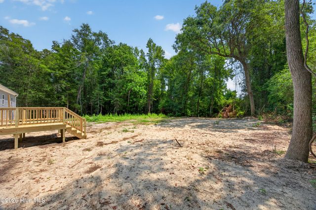 358 Mallard Roost Drive, Saint Helena, NC 28425