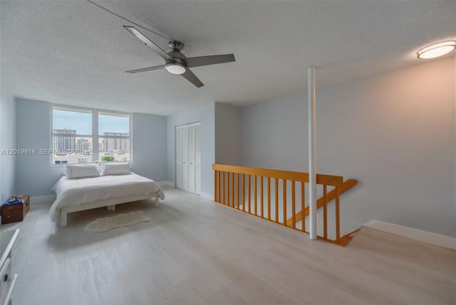 17800 Atlantic Blvd PH9, Sunny Isles Beach, FL 33160