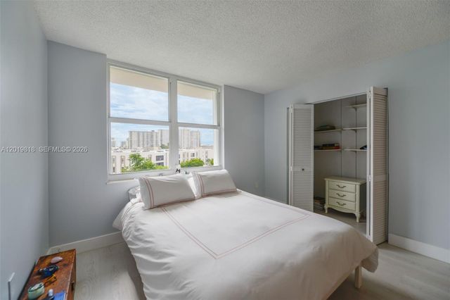 17800 Atlantic Blvd PH9, Sunny Isles Beach, FL 33160