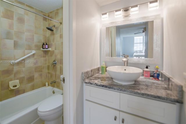 17800 Atlantic Blvd PH9, Sunny Isles Beach, FL 33160
