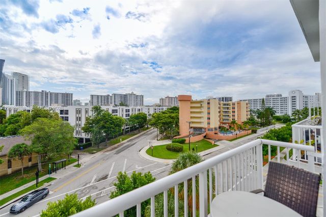 17800 Atlantic Blvd PH9, Sunny Isles Beach, FL 33160