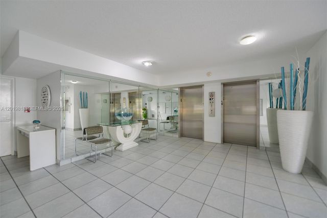 17800 Atlantic Blvd PH9, Sunny Isles Beach, FL 33160