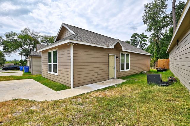 11550 Persimmon Street, Willis, TX 77318