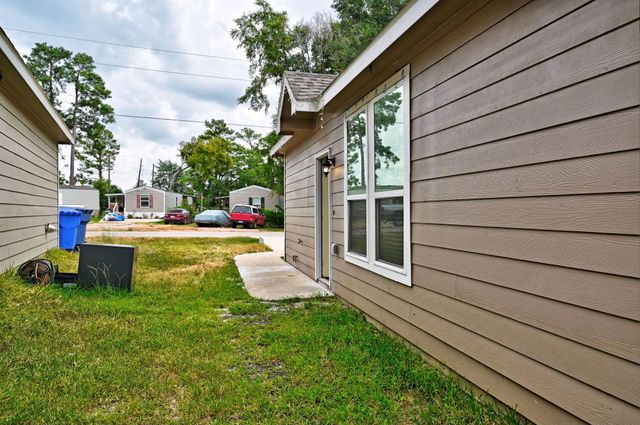 11550 Persimmon Street, Willis, TX 77318