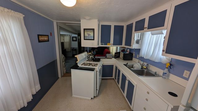 27 pinewood Trail, Concord, NH 03301