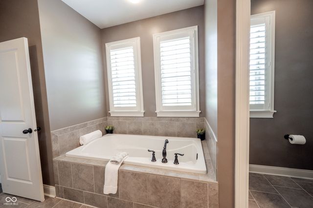 18176 Lakes End Drive, Westfield, IN 46074
