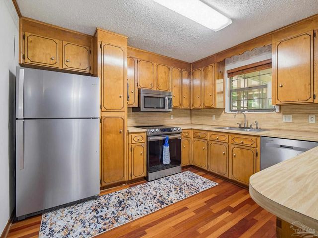 711 Bison St, Pensacola, FL 32514