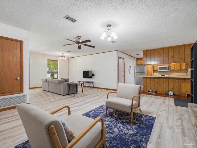 711 Bison St, Pensacola, FL 32514