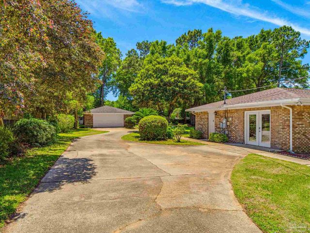 711 Bison St, Pensacola, FL 32514