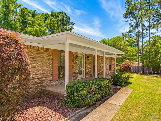 711 Bison St, Pensacola, FL 32514