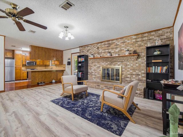 711 Bison St, Pensacola, FL 32514