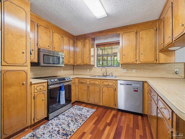 711 Bison St, Pensacola, FL 32514