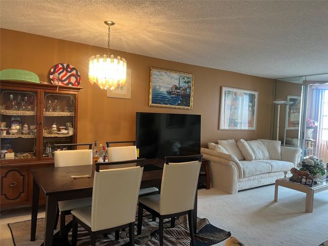 9420 Sunrise Lakes Boulevard 212, Sunrise, FL 33322