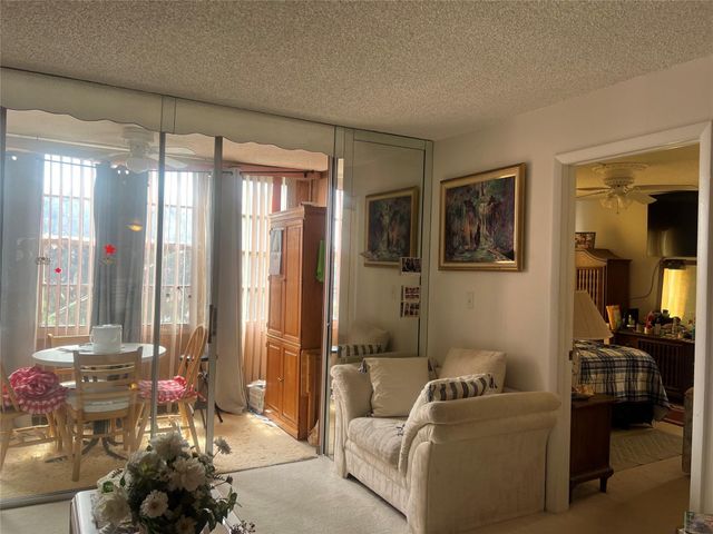 9420 Sunrise Lakes Boulevard 212, Sunrise, FL 33322