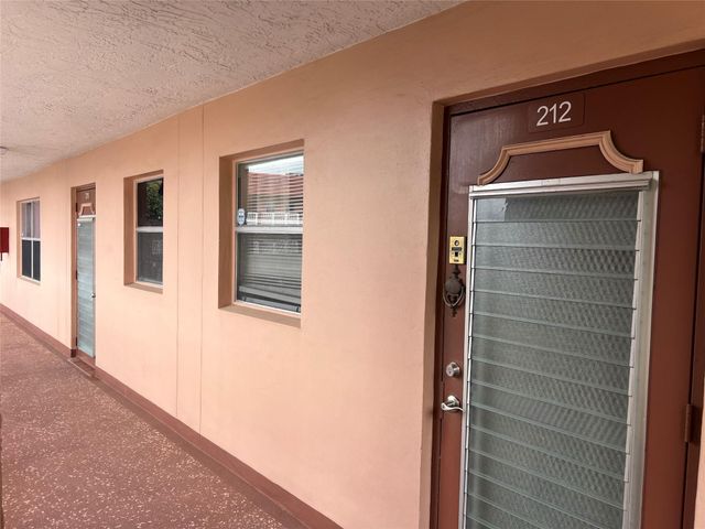 9420 Sunrise Lakes Boulevard 212, Sunrise, FL 33322