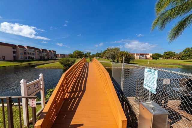 9420 Sunrise Lakes Boulevard 212, Sunrise, FL 33322