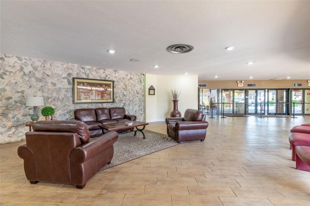 9420 Sunrise Lakes Boulevard 212, Sunrise, FL 33322