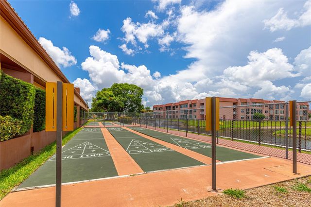 9420 Sunrise Lakes Boulevard 212, Sunrise, FL 33322