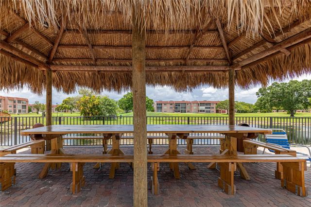 9420 Sunrise Lakes Boulevard 212, Sunrise, FL 33322