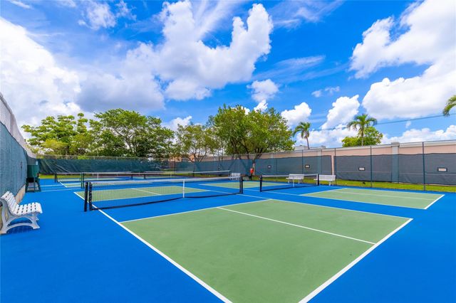 9420 Sunrise Lakes Boulevard 212, Sunrise, FL 33322