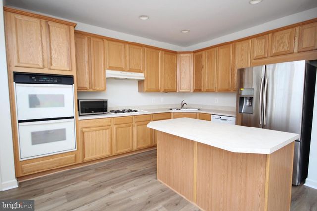 8025 SAMUEL WALLIS ST, Lorton, VA 22079