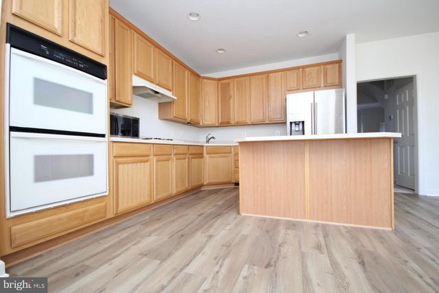 8025 SAMUEL WALLIS ST, Lorton, VA 22079