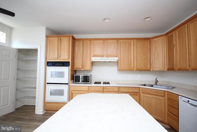 8025 SAMUEL WALLIS ST, Lorton, VA 22079