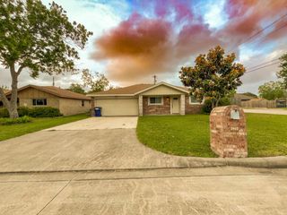 2902 N 19th Avenue N, Texas City, TX 77590