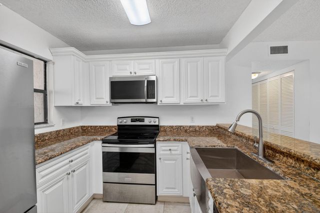 1681 Balfour Point Drive F, West Palm Beach, FL 33411
