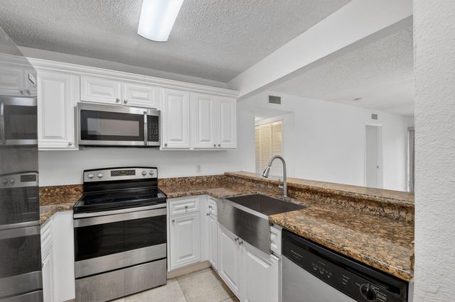 1681 Balfour Point Drive F, West Palm Beach, FL 33411