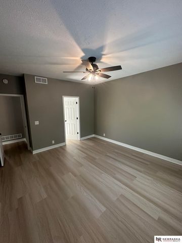 15305 Saratoga Street, Omaha, NE 68116