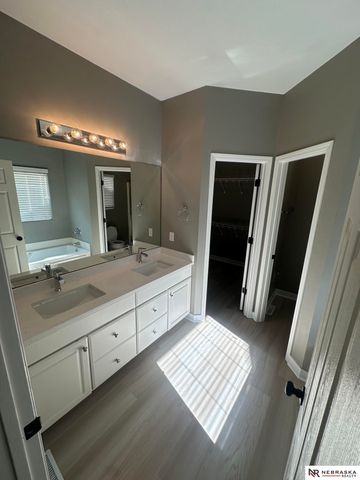 15305 Saratoga Street, Omaha, NE 68116