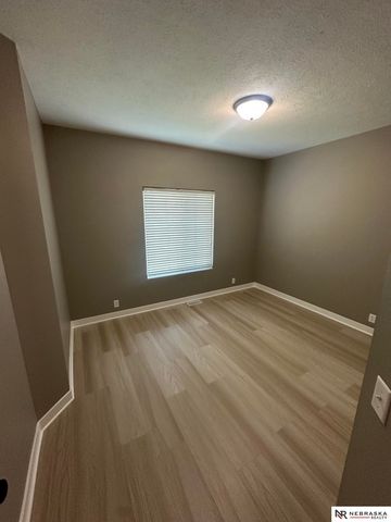 15305 Saratoga Street, Omaha, NE 68116