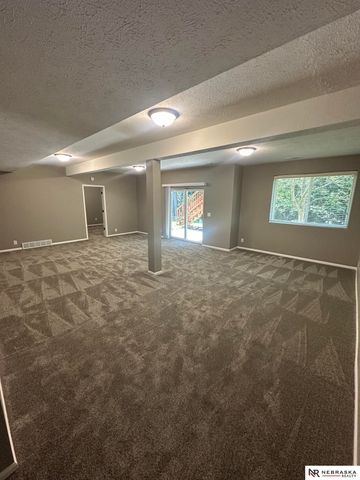 15305 Saratoga Street, Omaha, NE 68116