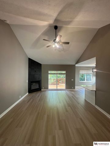 15305 Saratoga Street, Omaha, NE 68116