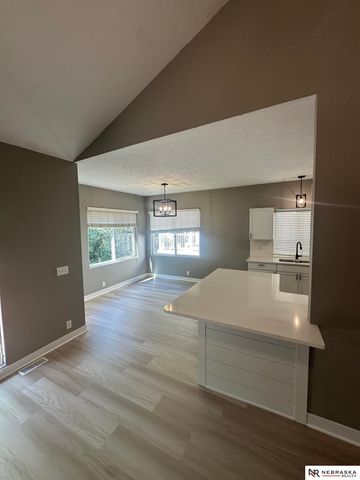 15305 Saratoga Street, Omaha, NE 68116