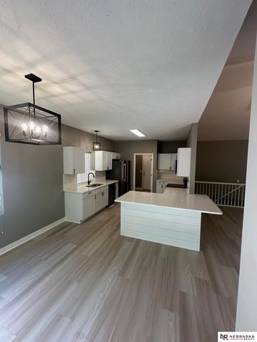 15305 Saratoga Street, Omaha, NE 68116