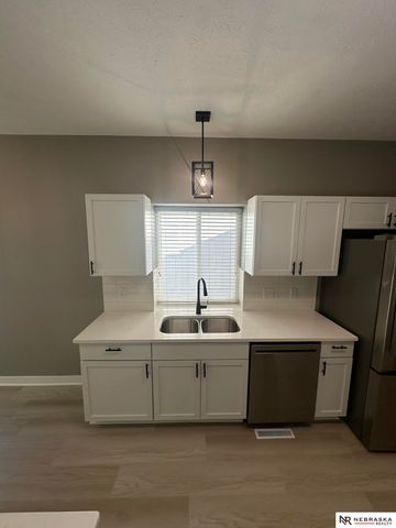 15305 Saratoga Street, Omaha, NE 68116