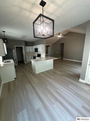 15305 Saratoga Street, Omaha, NE 68116