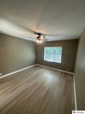 15305 Saratoga Street, Omaha, NE 68116