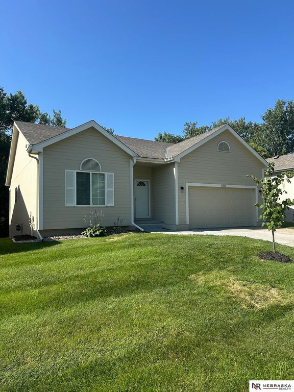 15305 Saratoga Street, Omaha, NE 68116