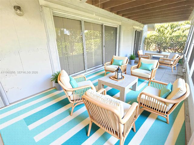 621 NW 205th Ave, Pembroke Pines, FL 33029