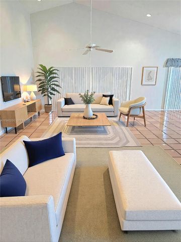 621 NW 205th Ave, Pembroke Pines, FL 33029