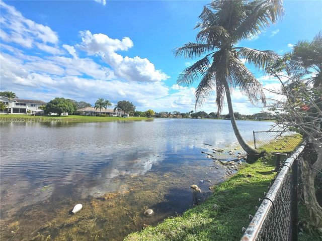 621 NW 205th Ave, Pembroke Pines, FL 33029