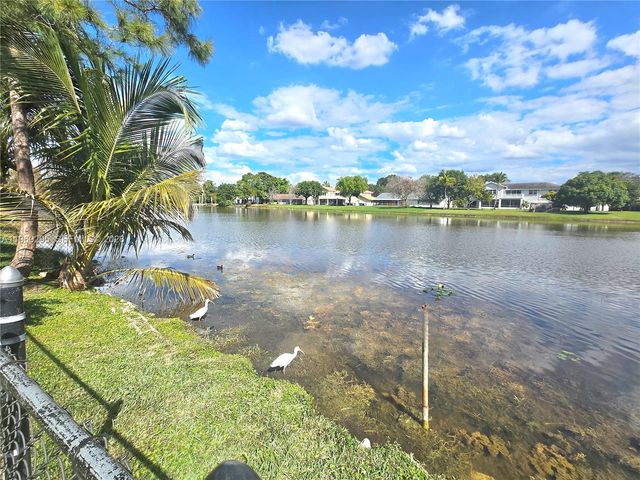 621 NW 205th Ave, Pembroke Pines, FL 33029