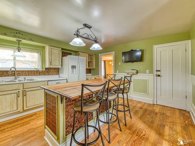 422 E 1st Street, Monroe, MI 48161