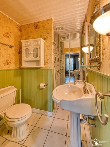 422 E 1st Street, Monroe, MI 48161