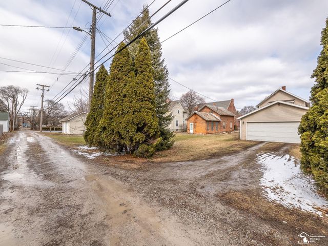 422 E 1st Street, Monroe, MI 48161